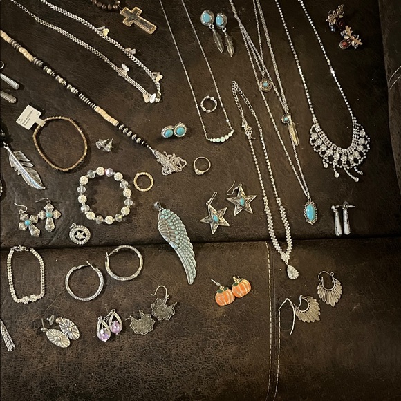Assorted Jewelry Collection - Picture 6 of 12